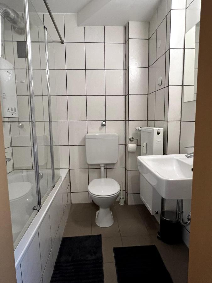 Cosy, Modern 1 Bedroom Apartment Mönchengladbach Exteriör bild